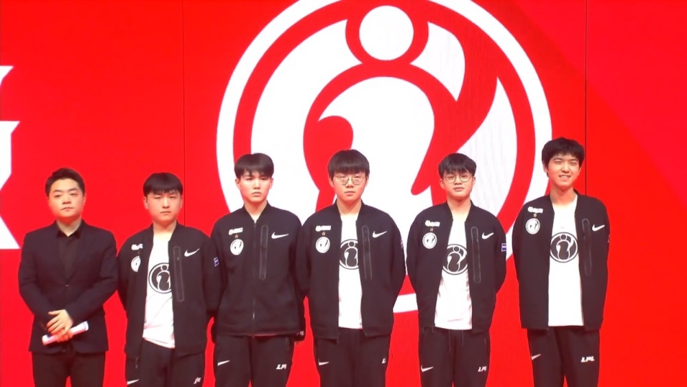 并引发了广 并引发了广